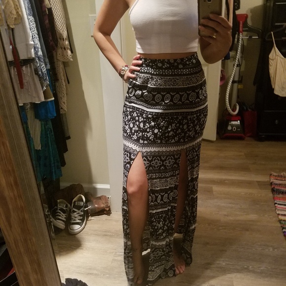 Forever 21 Dresses & Skirts - F21 B&W Paisely Floral M-Slit Maxi skirt